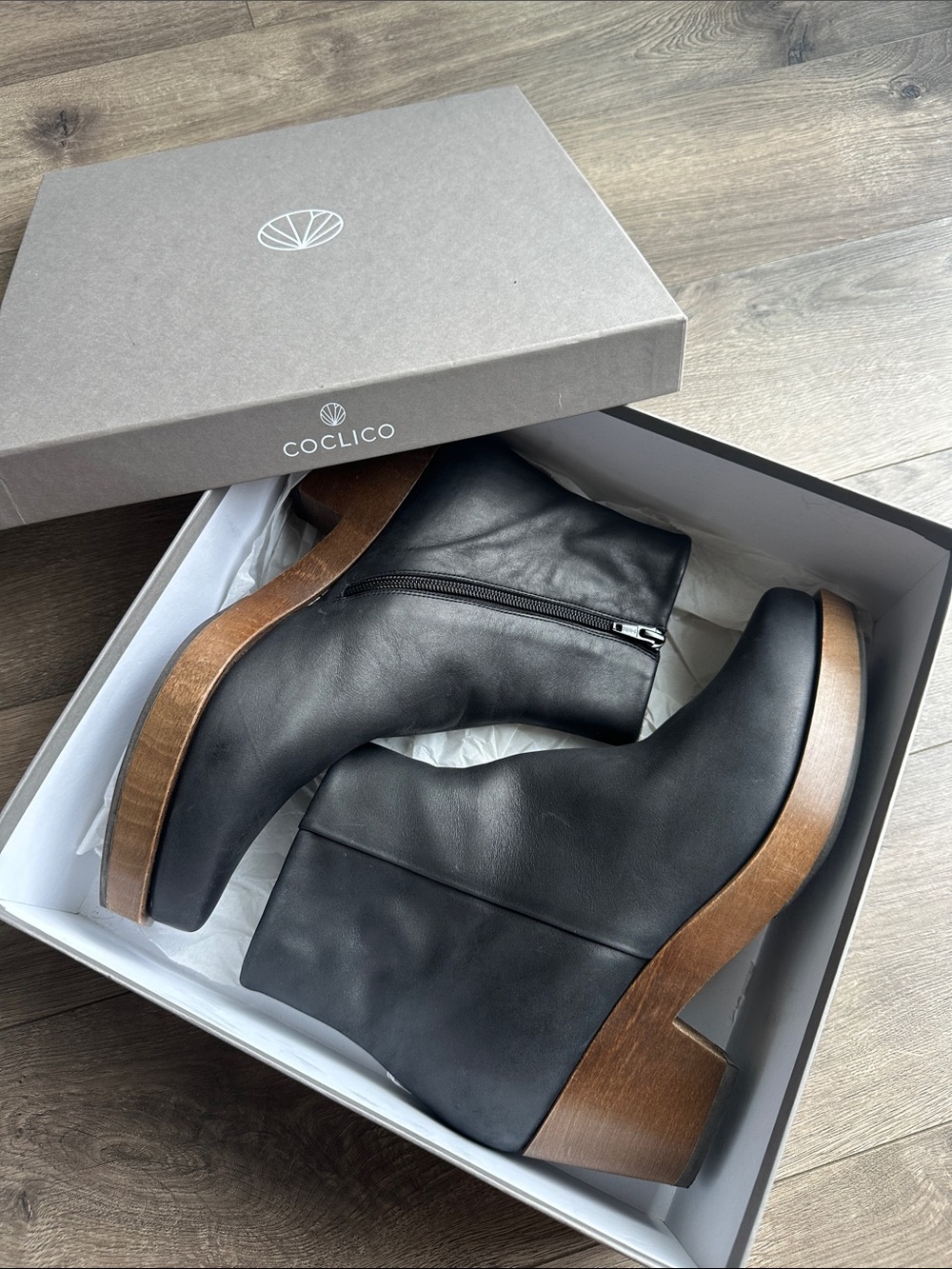 COCLICO Black Leather Chukka Boots with Wood-Tone Sole